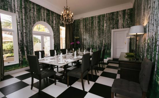 the-fairlawns-facilities-private-dining-room-01