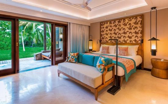 constance-lemuria-seychelles-senior-suite-bedroom