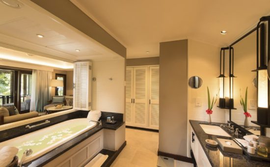 constance-lemuria-seychelles-junior-suite-bathroom