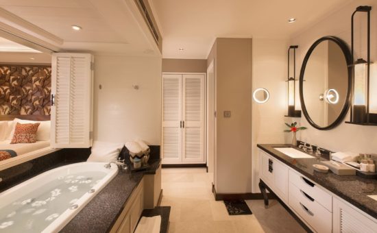 constance-lemuria-seychelles-senior-suite-bathroom