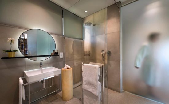 the-peech-luxury-rooms-interior-bathroom-02