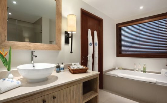 Kempinski-seychelles-resort-hill-view-suite-bathroom