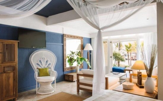 paradise-cove-boutique-hotel-rooms-club-junior-suite-bedroom-01