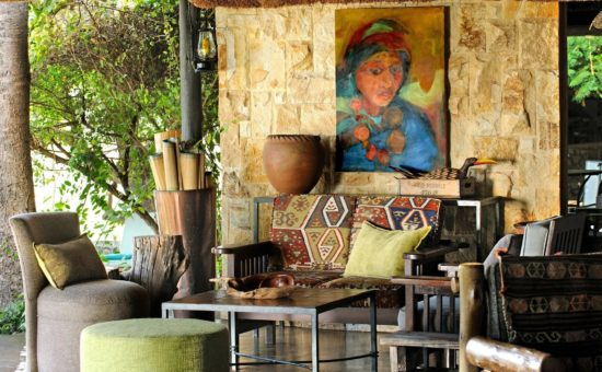 motswari-game-lodge-interiors-lounge-01