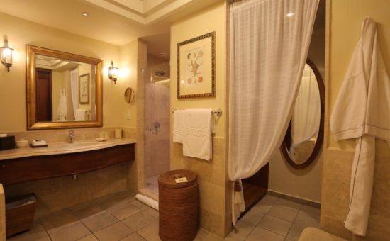 the-residence-mauritius-bathroom2