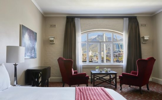 victoria-alfred-hotel-interior-mountain-room-02