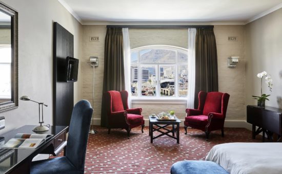 victoria-alfred-hotel-interior-mountain-room-01