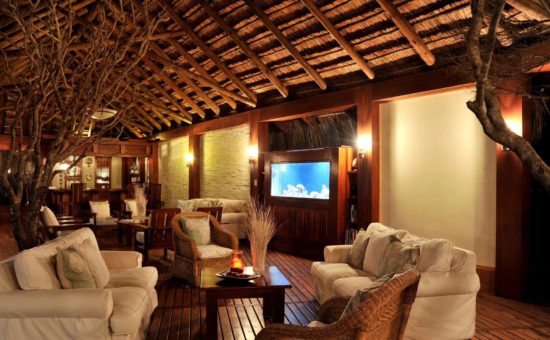 machangulo-beach-lodge-interiors-lounge-01