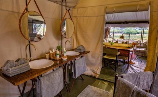 machaba-camp-room-family-tent-bathroom-01