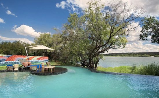 royal-chundu-zambezi-river-lodge-facilities-pool-01