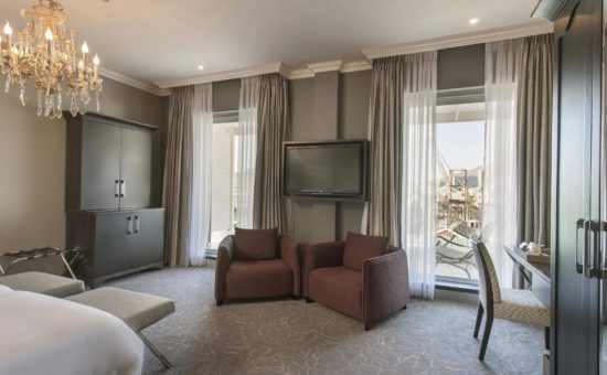 queen-victoria-hotel-room-premium-room-interior-01
