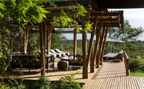 simbavati-hilltop-lodge-exterior-main-deck-04