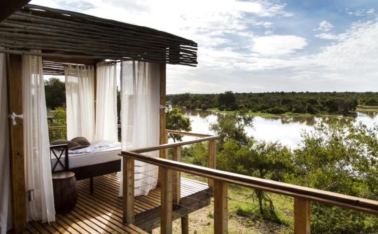 simbavati-hilltop-lodge-exterior-view-luxurious-safari-tent-01
