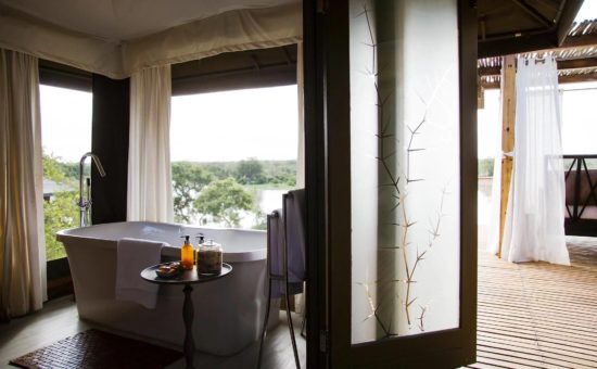 simbavati-hilltop-lodge-interior-bathroom-02