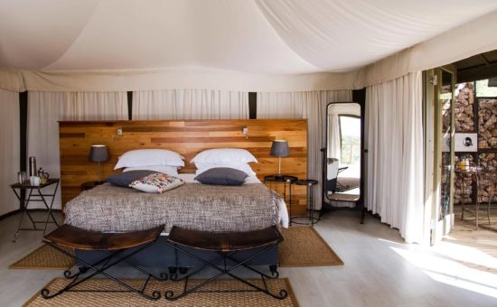 simbavati-hilltop-lodge-interior-bedroom-01