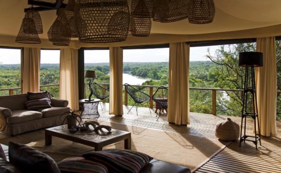 simbavati-hilltop-lodge-interior-main-lounge-area-03