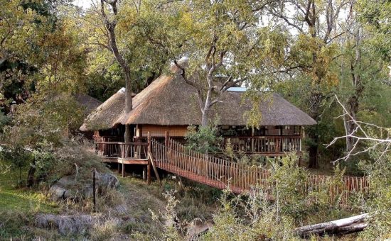 idube-game-lodge-exteriors-deck-01