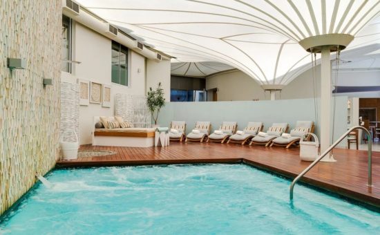 radisson-blu-hotel-waterfront-facilities-pool-01