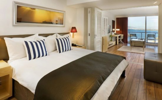 radisson-blu-hotel-waterfront-room-business-class-room-bedroom-01