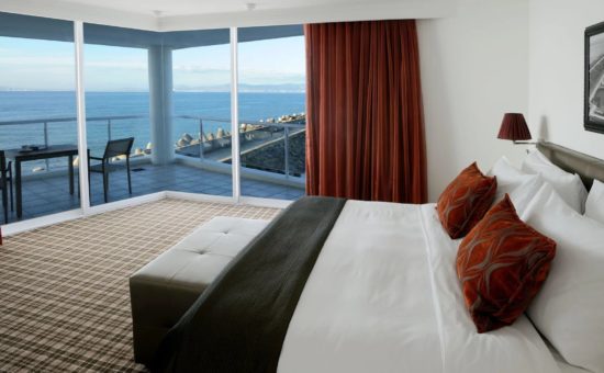 radisson-blu-hotel-waterfront-room-two-bedroom-suite-bedroom-01