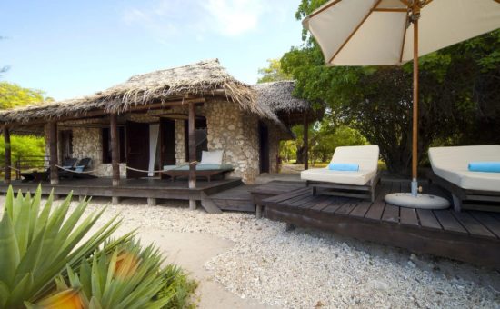 azura-quilalea-private-island-room-kusi-villa-exterior-01