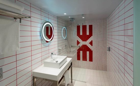 radisson-red-cape-town-rooms-studio-bathroom-01