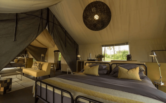 gomoti-plains-camp-rooms-luxury-tent-bedroom-03
