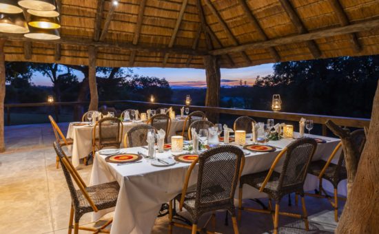 inyati-game-lodge-exteriors-facilities-dining-deck-01