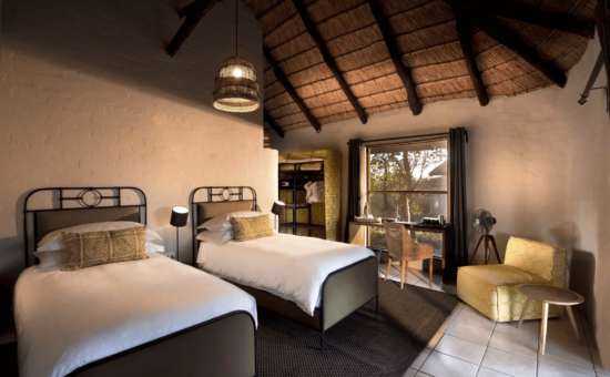 khwai-bush-camp-rooms-thatched-double-unit-bedroom-01