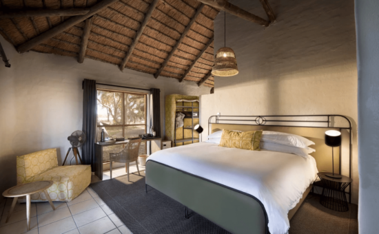 khwai-bush-camp-rooms-thatched-double-unit-bedroom-02