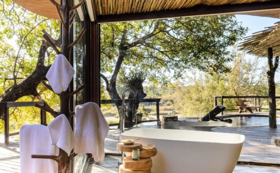 singita-boulders-lodge-room-suite-bathroom-01