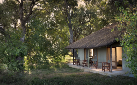 khwai-bush-camp-rooms-thatched-double-unit-exterior-02