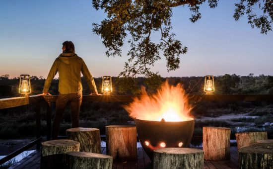 singita-boulders-lodge-exteriors-deck-02