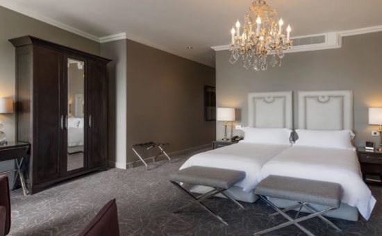 queen-victoria-hotel-room-premium-room-interior-02