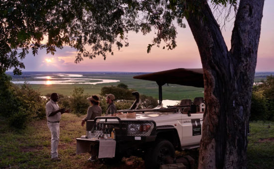 sanctuary-chobe-chilwero-lodge-activities-game-drive-drinks-01