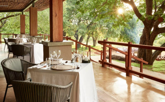 sanctuary-chobe-chilwero-lodge-exterior-facilities-dining-01