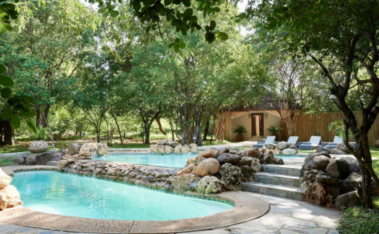 sanctuary-chobe-chilwero-lodge-exterior-pool-area-01