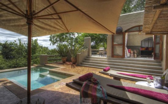 chobe-game-lodge-room-suite-pool-02