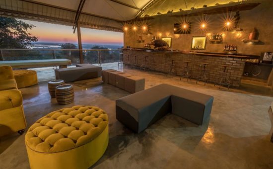 pangolin-chobe-hotel-interiors-bar-lounge-view-01