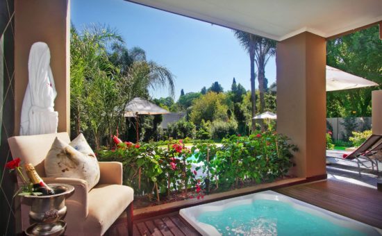 the-residence-room-interior-jacuzzi-01