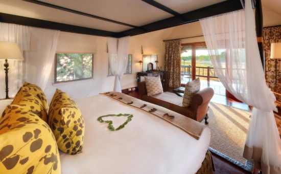 khwai-river-lodge-room-luxury-tent-private-suite-interior-1