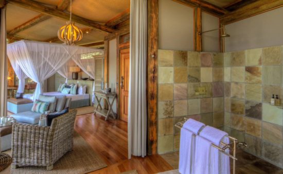 camp-okavango-rooms-safari-suite-bathroom-01