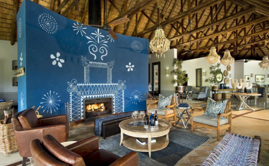 royal-chundu-zambezi-island-lodge-interiors-lounge-01